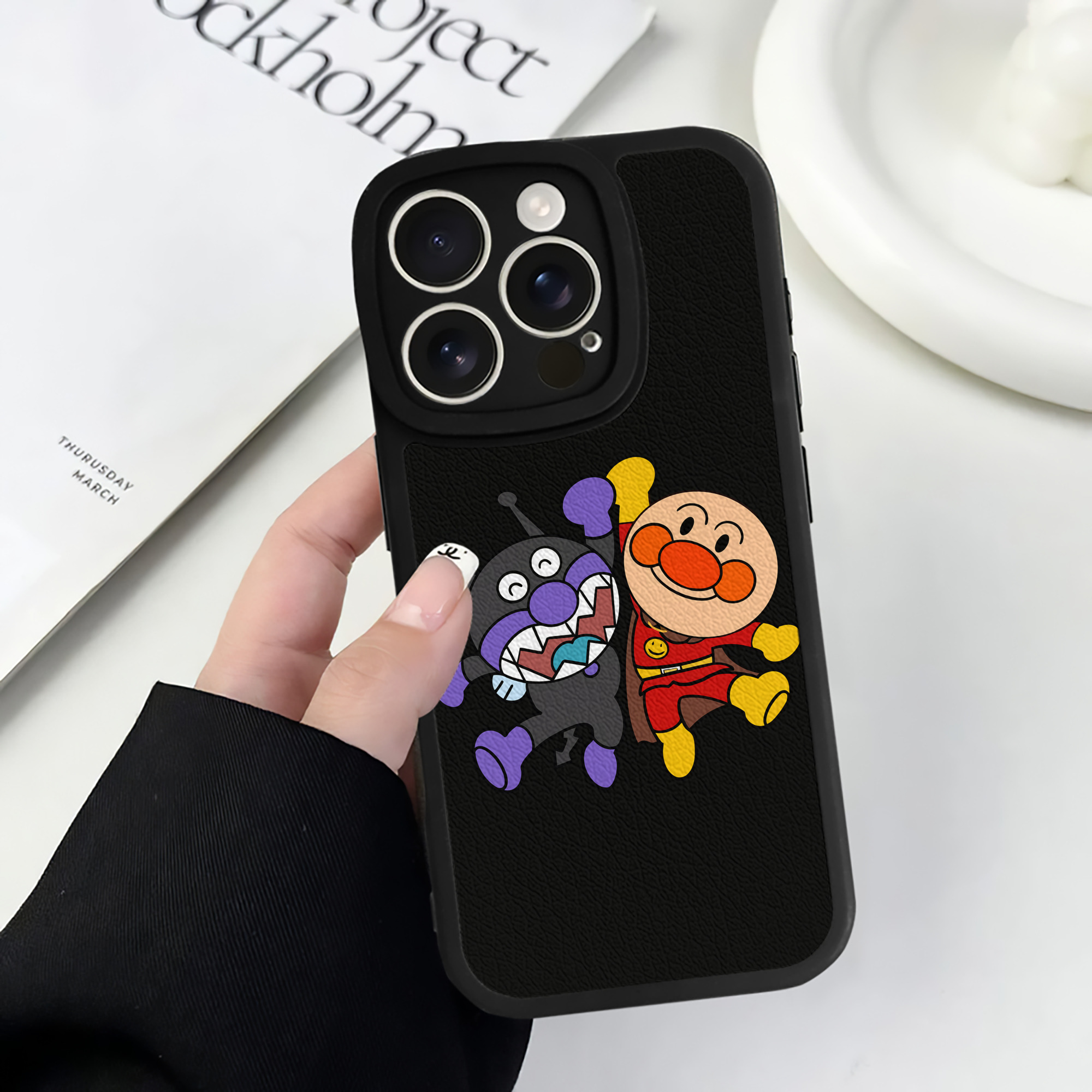 （画像用） アンパンマン Anpanman 【iPhone 16シリーズ対応】シリコンスマホケース（レザー調） 材質：シリコン